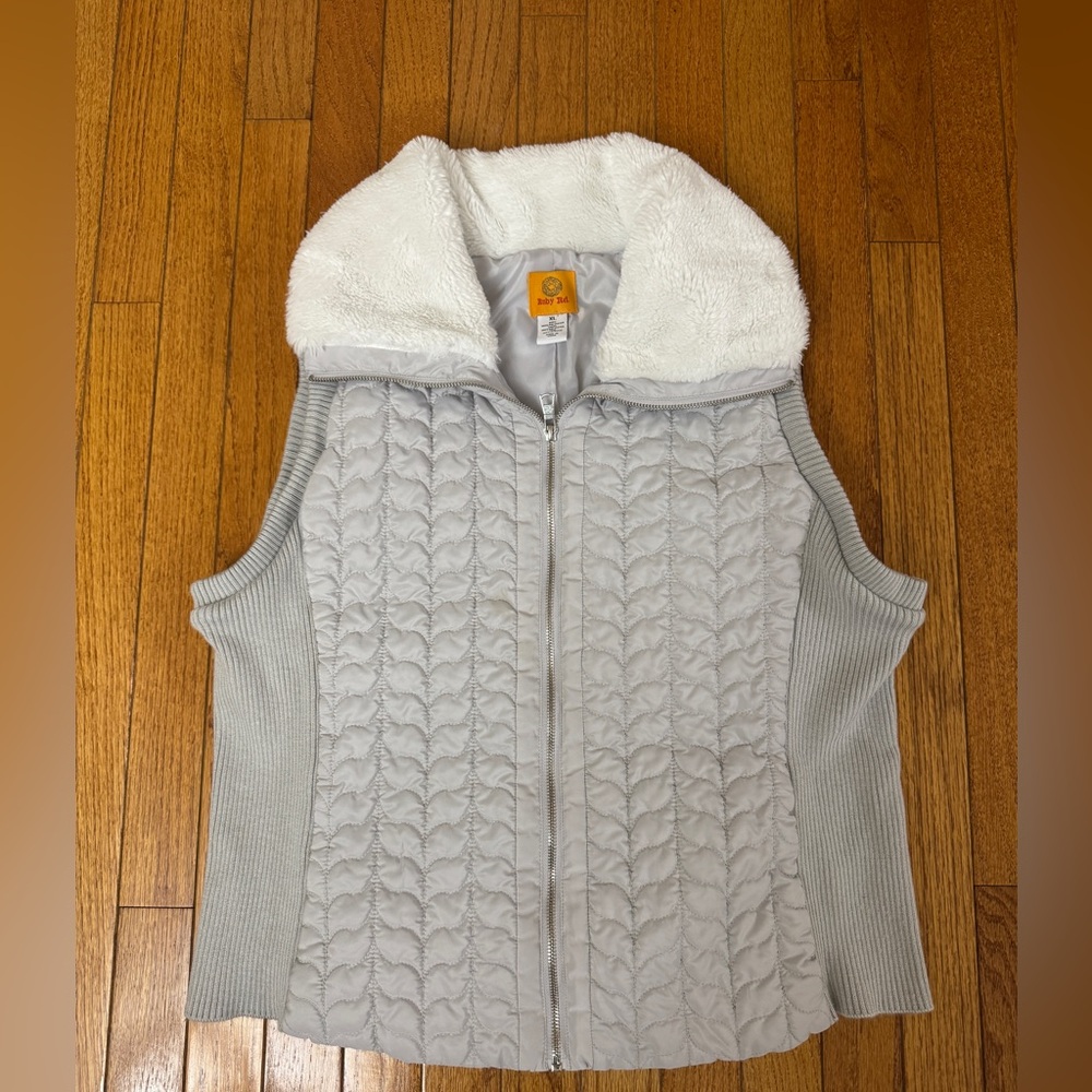 Ruby Rd. Gray Quilted Vest with White faux fur Collar size XL